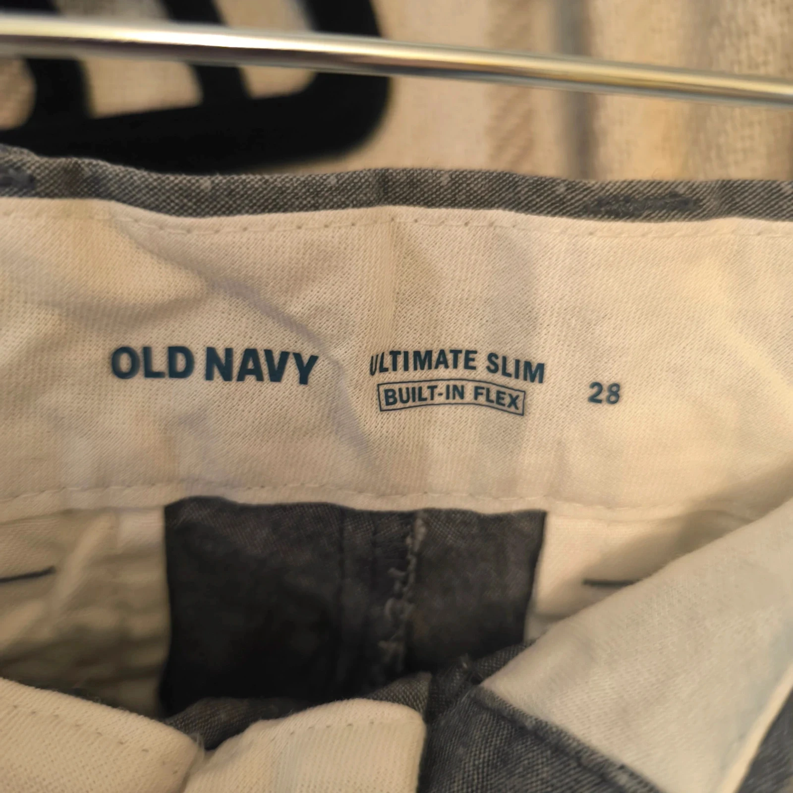 Short Hombre Old Navy Ultimate Slim Built-In Flex Gris con Lunares – Talla 28 – photo 3